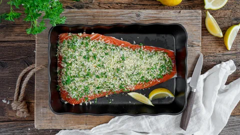 Rezept Hauptspeise Weihnachten: Lachs mit Zitronen-Kräuter-Kruste