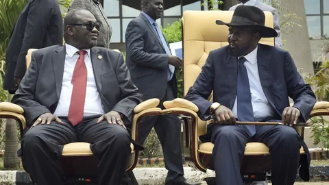 Riek Machar e Salva Kiir. 