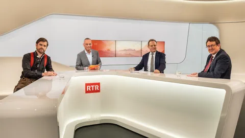 Albert Rösti, Stefan Engler und Mario Theus diskuttieren mit einem Moderator, Wölfe abschiessen und vieles anderes