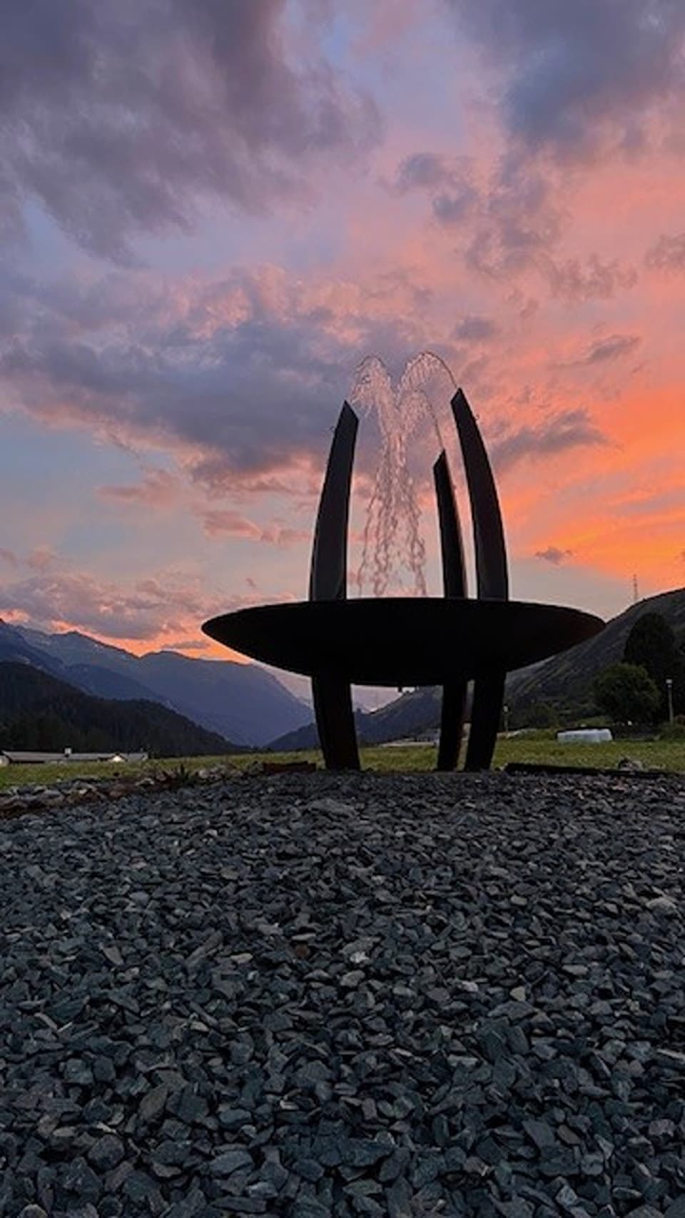 Ein Brunnen im Abenrot