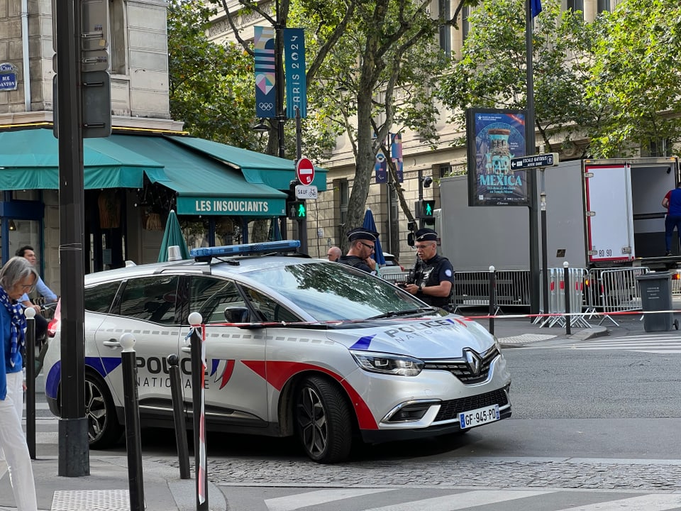 Polizeistreife mit Auto