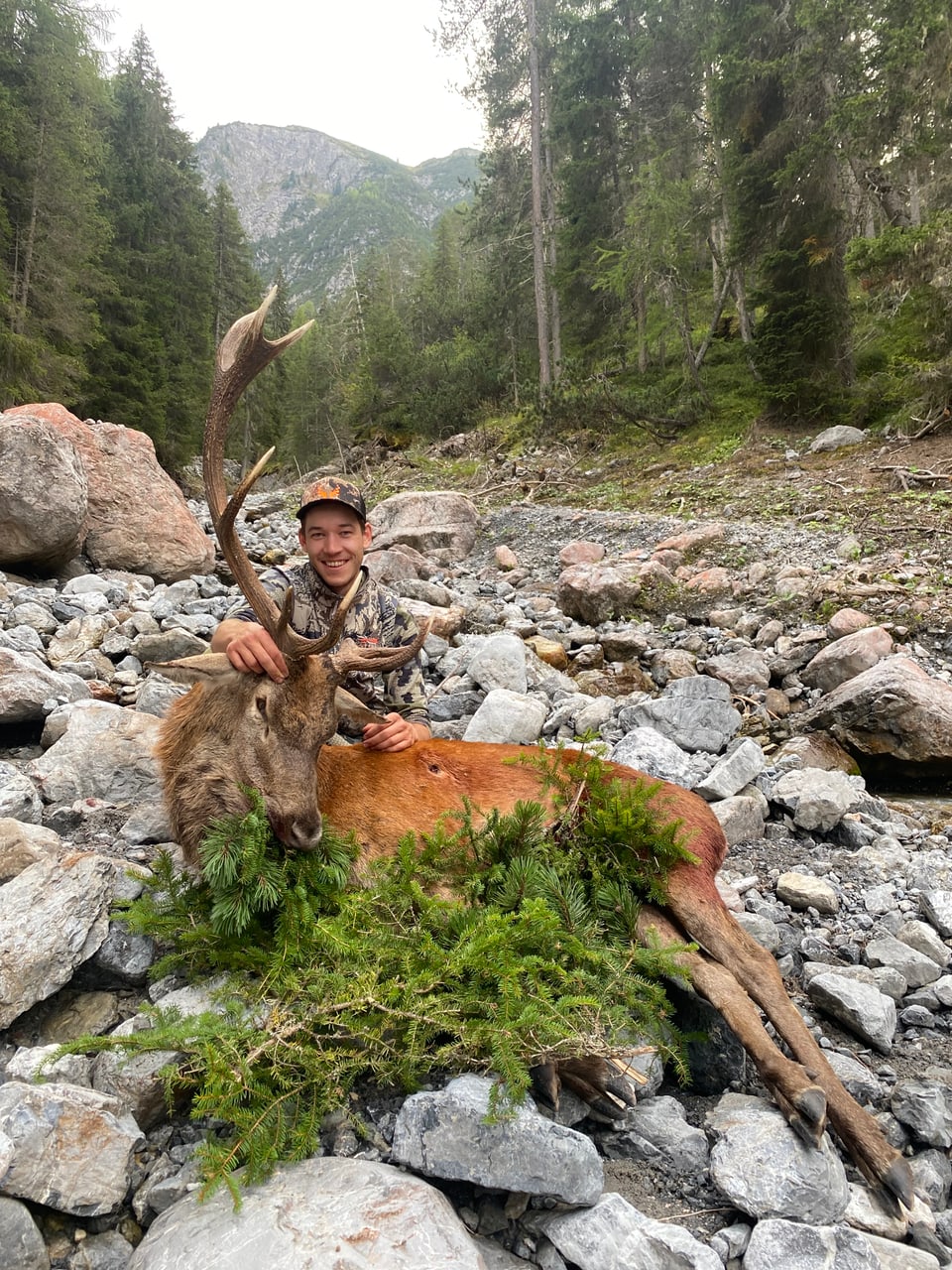 Jäger mit Hirsch.