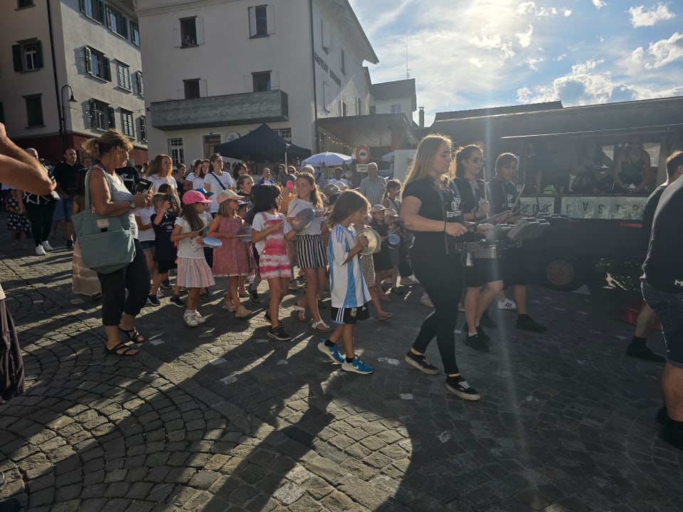 Eindrücke vom Eröffnungsumzug des 29 Städtlifest in Ilanz. 