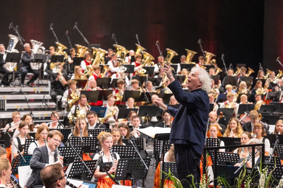 4 Blasmusikvereine und 1 Sinfonieorchester spielen zusammen