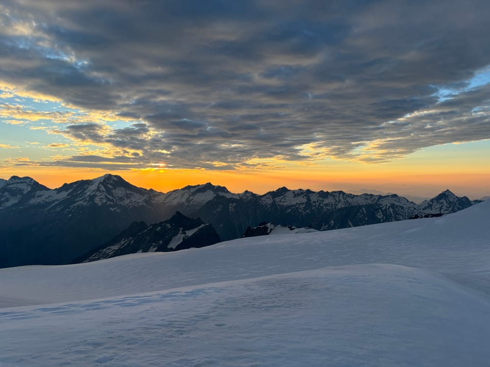 Sonnenaufgang auf Piz Alphubel im Wallis