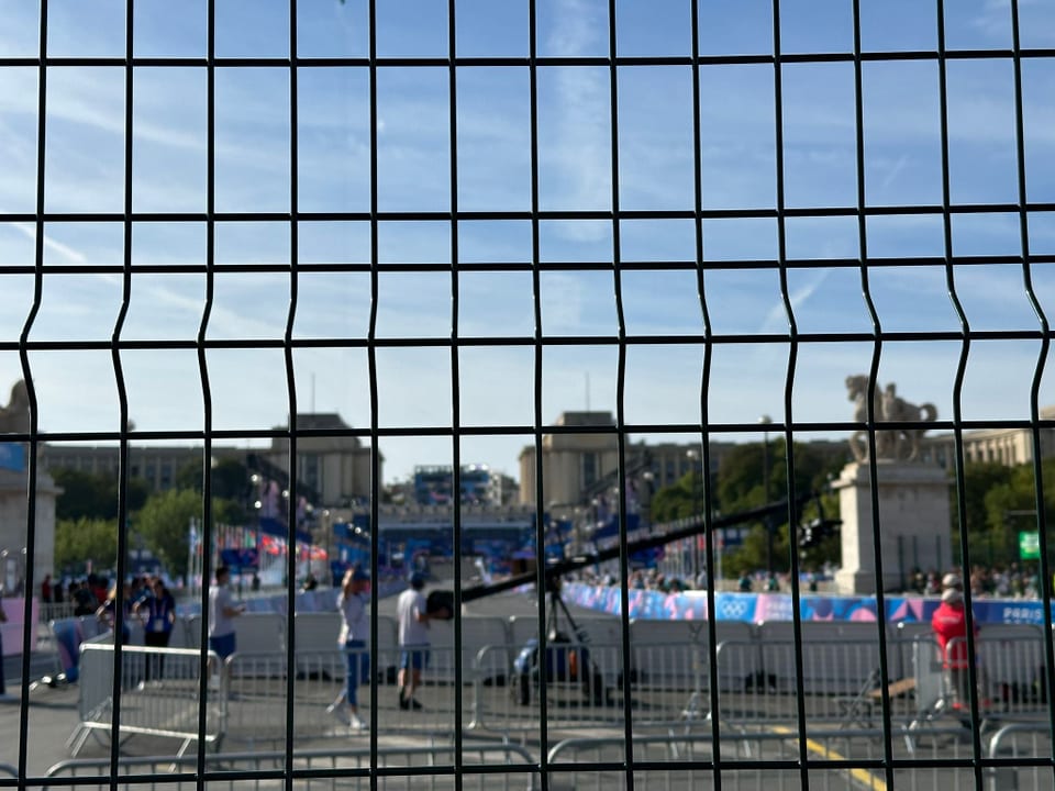 Paris 2024: Absperrgitter vor dem Trocadéra