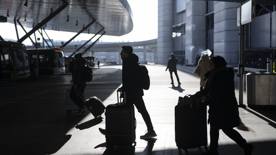 Der Bundesrat verabschiedet die Botschaft zum Flugpassagierdatengesetz.