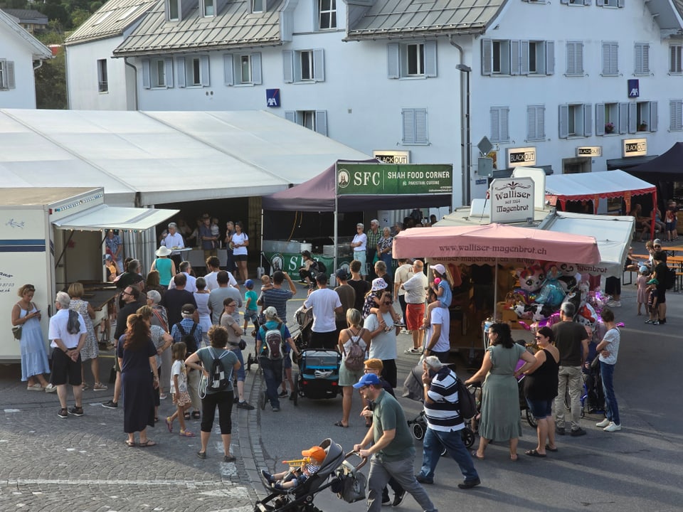 Eindrücke vom Eröffnungsumzug des 29 Städtlifest in Ilanz. 