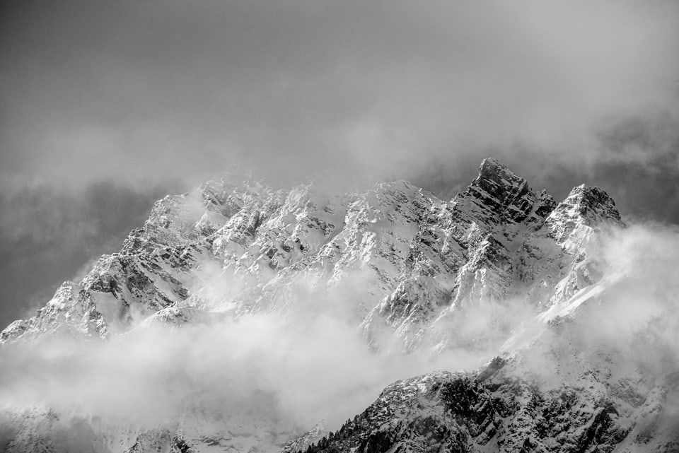 Die Pisoc-Gruppe, wie sie majestätisch vom Piz Clünas aus zu sehen ist