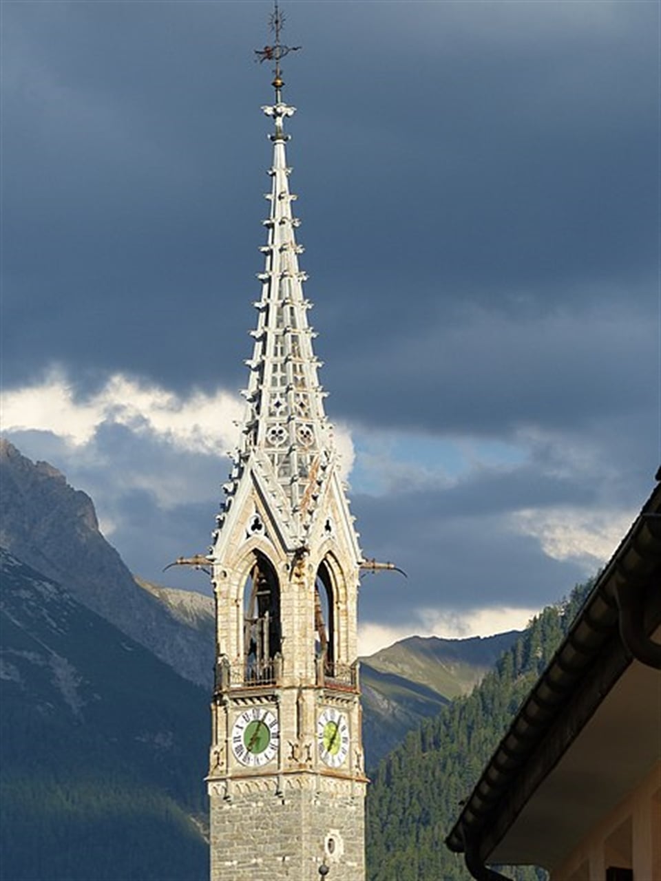 Turmhelms des Kirchturms der Senter Kirche.
