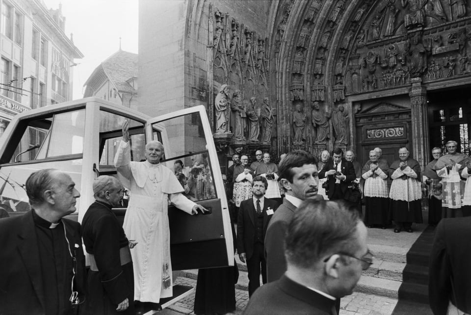 Kathedrale Fribourg: 1984 besuchte Papst Johannes Paul II Fribourg und seine Kathedrale. . 