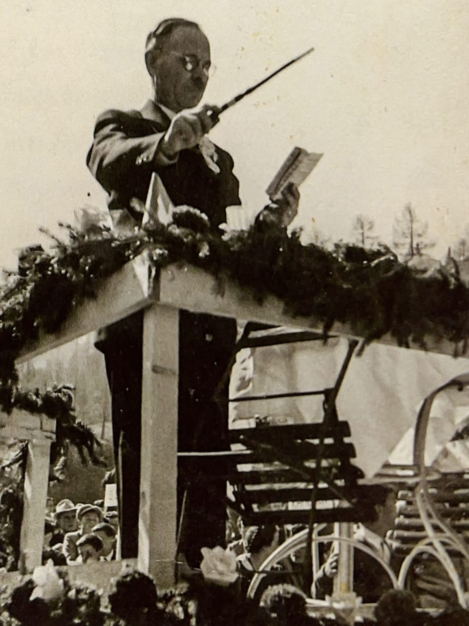 Giacumin Morell, Dirigent in Susch am Gesangsfest im 1949.