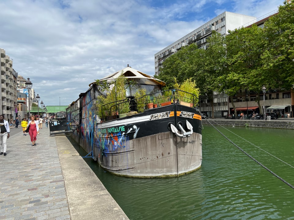 Paris 2024: Partyboot am Canal de l'Ourcq.