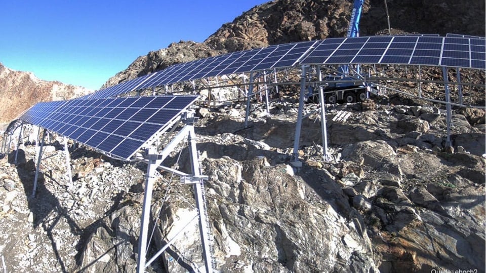 Die Solarpaneele, die auf dem Berninapass intstalliert werden sollen.
