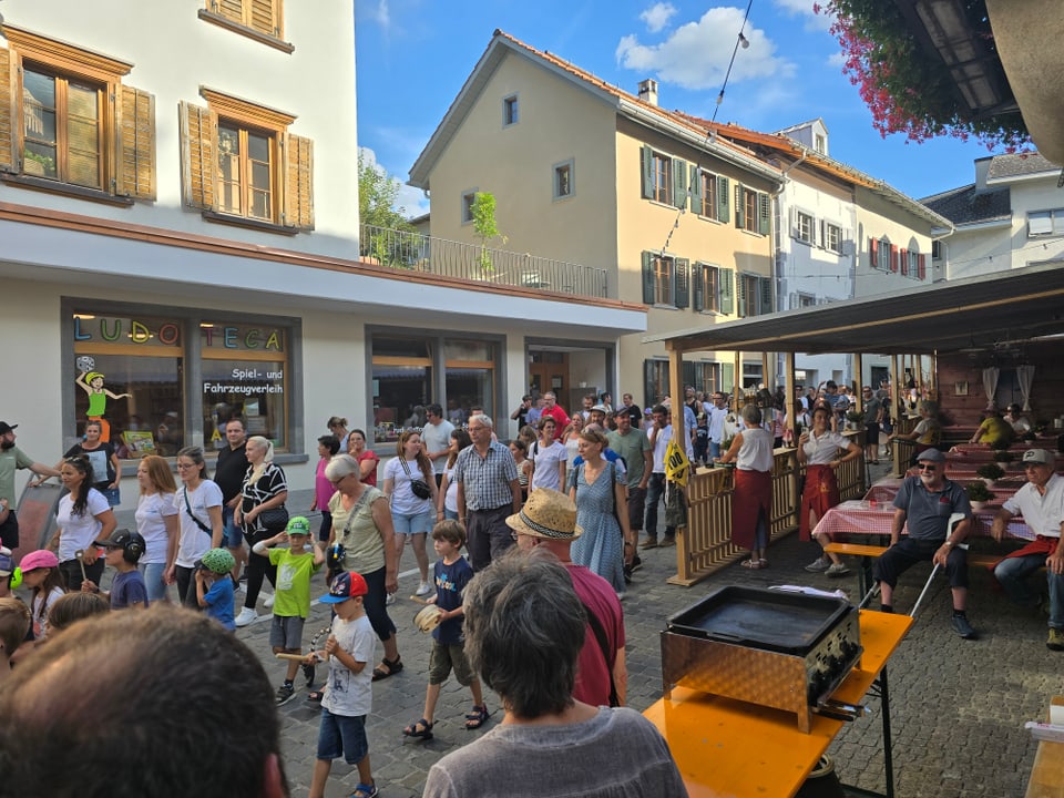 Eindrücke vom Eröffnungsumzug des 29 Städtlifest in Ilanz. 