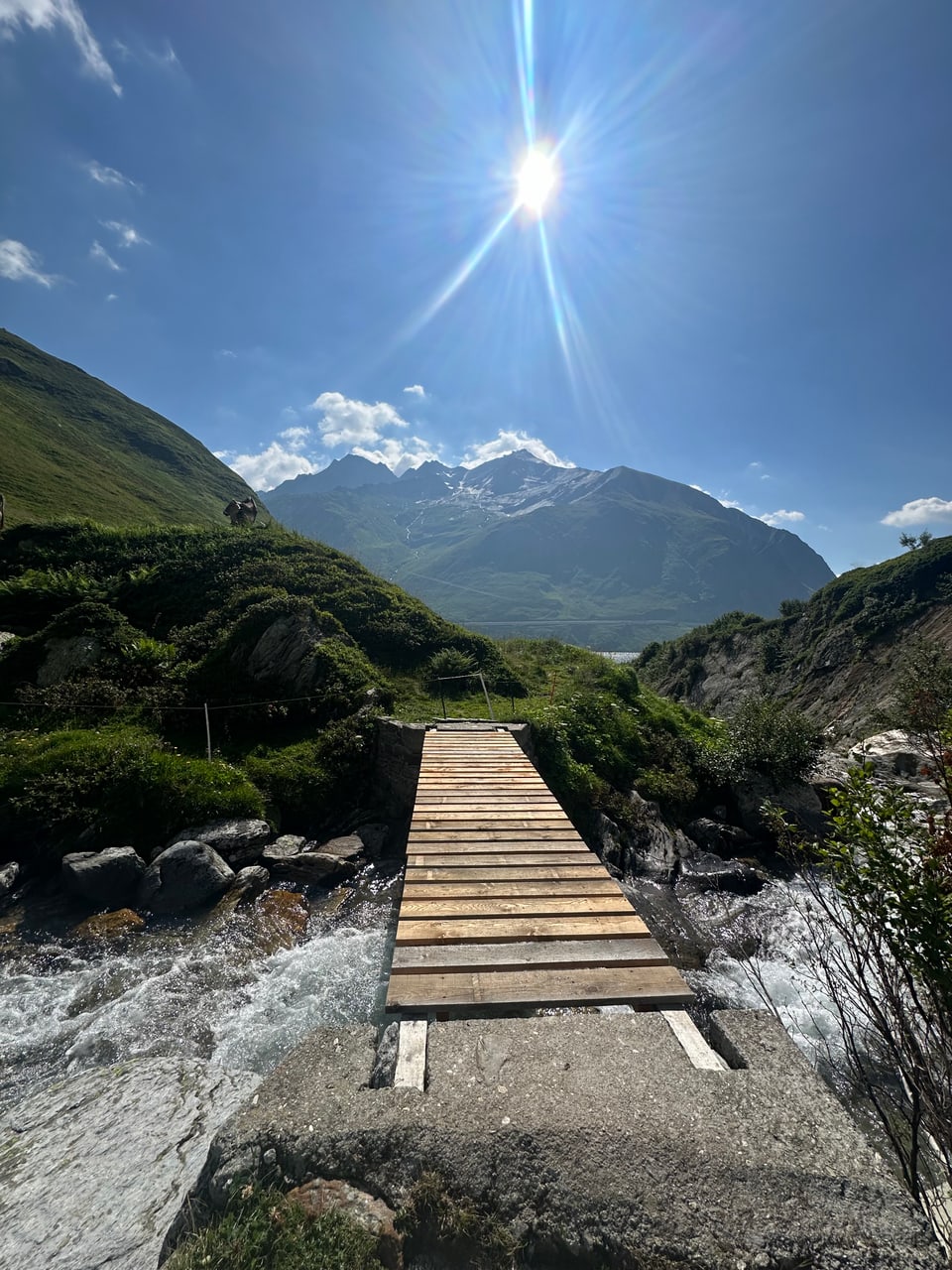 Brücke über Fluss an einem sonnigen Tag, S. Maria