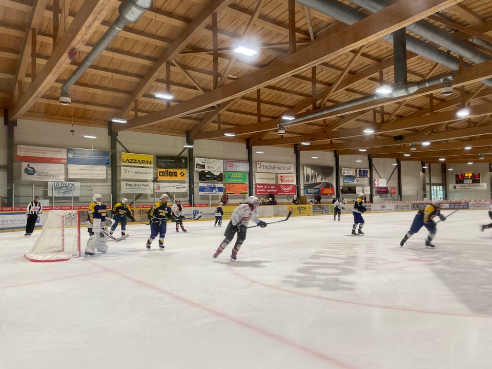 Engadiner Fauen Hockeyderby