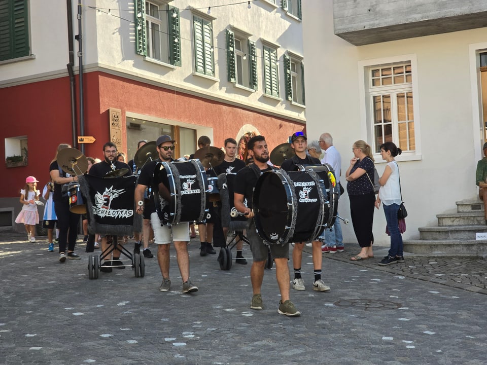 Eindrücke vom Eröffnungsumzug des 29 Städtlifest in Ilanz. 