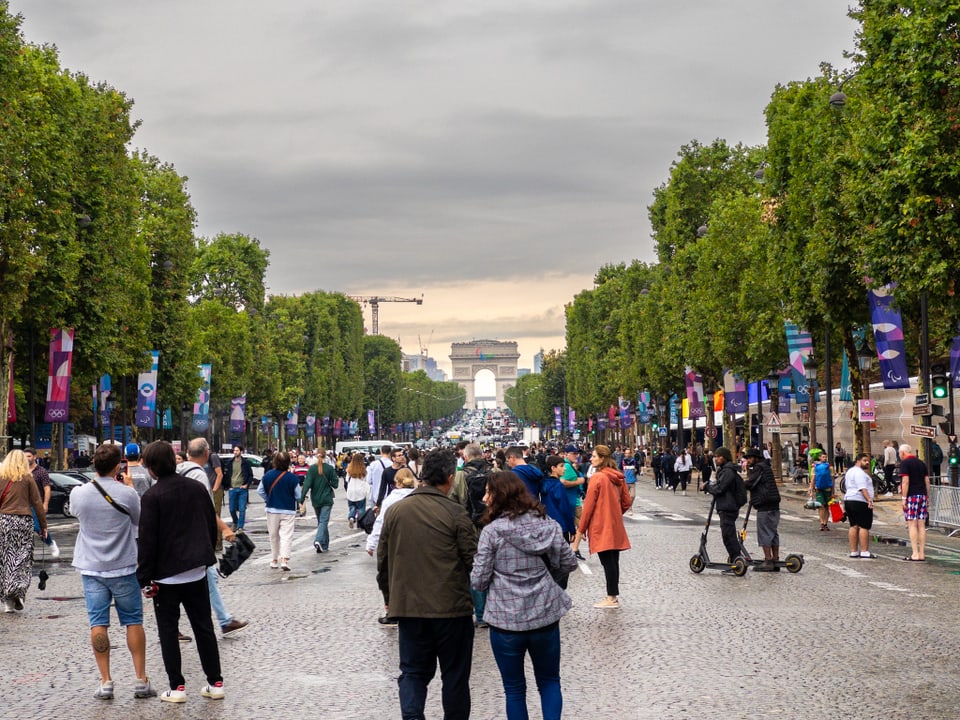 Paris 2024: Blick auf die Avenue des Champs Élysées.