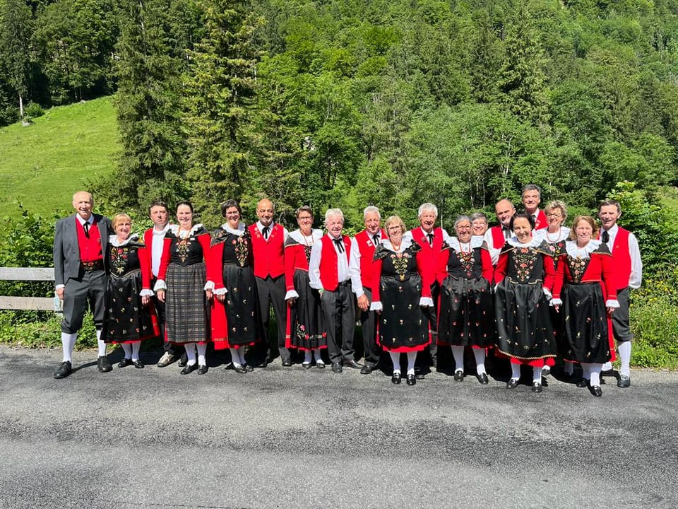 Die Trachtentanzgruppe von Pontresina und St. Moritz.