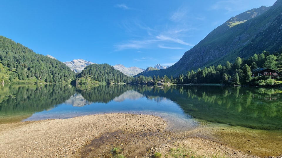 Nicht weit von Maloja findet man den Lägh da Cavloc.